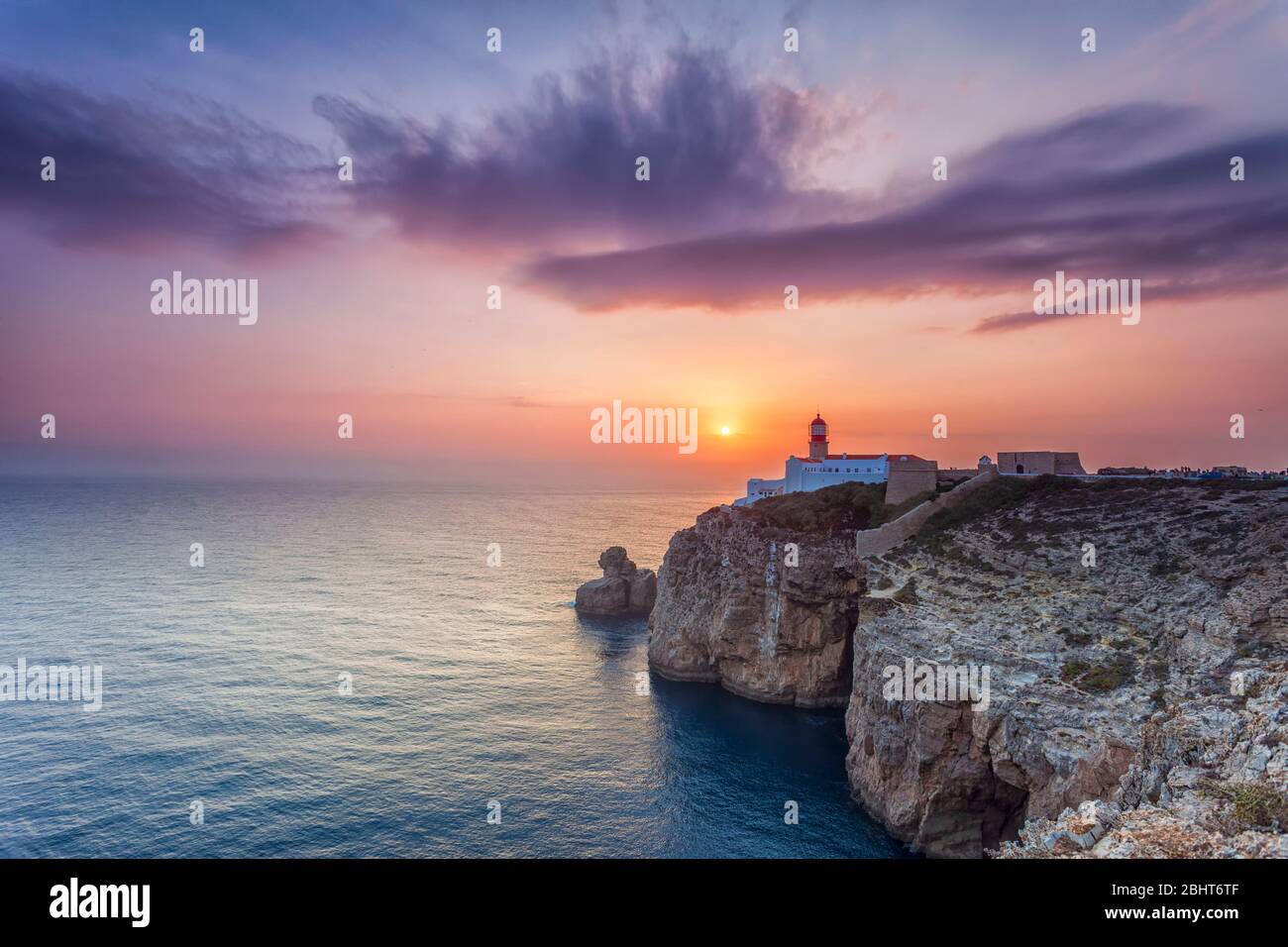 Ciel rose au coucher du soleil , Cabo de Sao Vicente, Sagres, Algarve, Portugal, Europe Banque D'Images