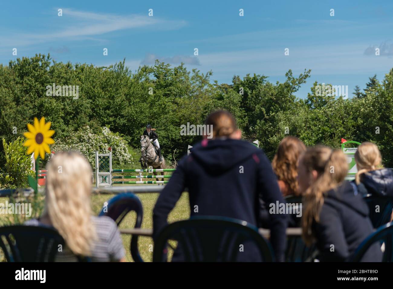 Afficher saut et compétition équitation, club d'équitation Reit- u. Fahrverein östliche Karrharde e.V. , district Schleswig-Flensburg, Schleswig-Holstein, Banque D'Images