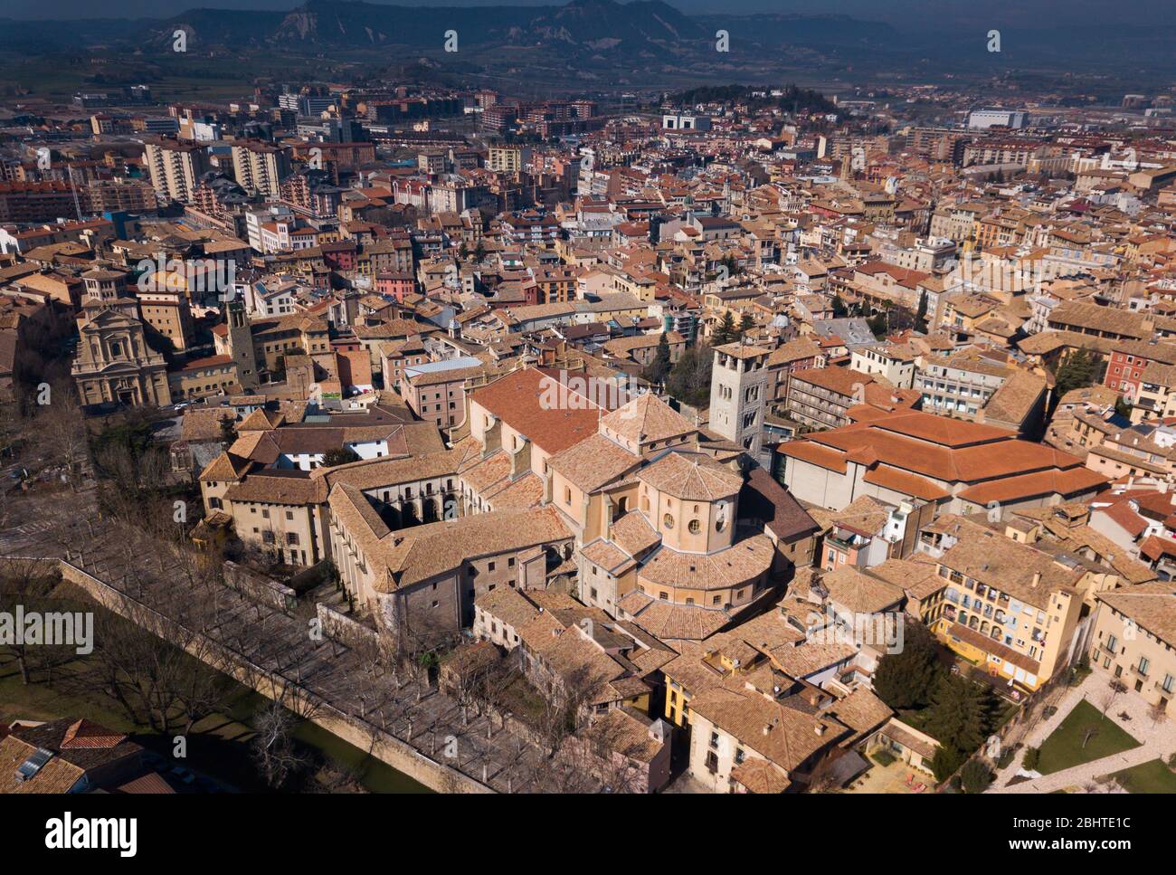 Vue panoramique du quartier historique de Vic avec vue sur les montagnes, Catalogne, Espagne Banque D'Images