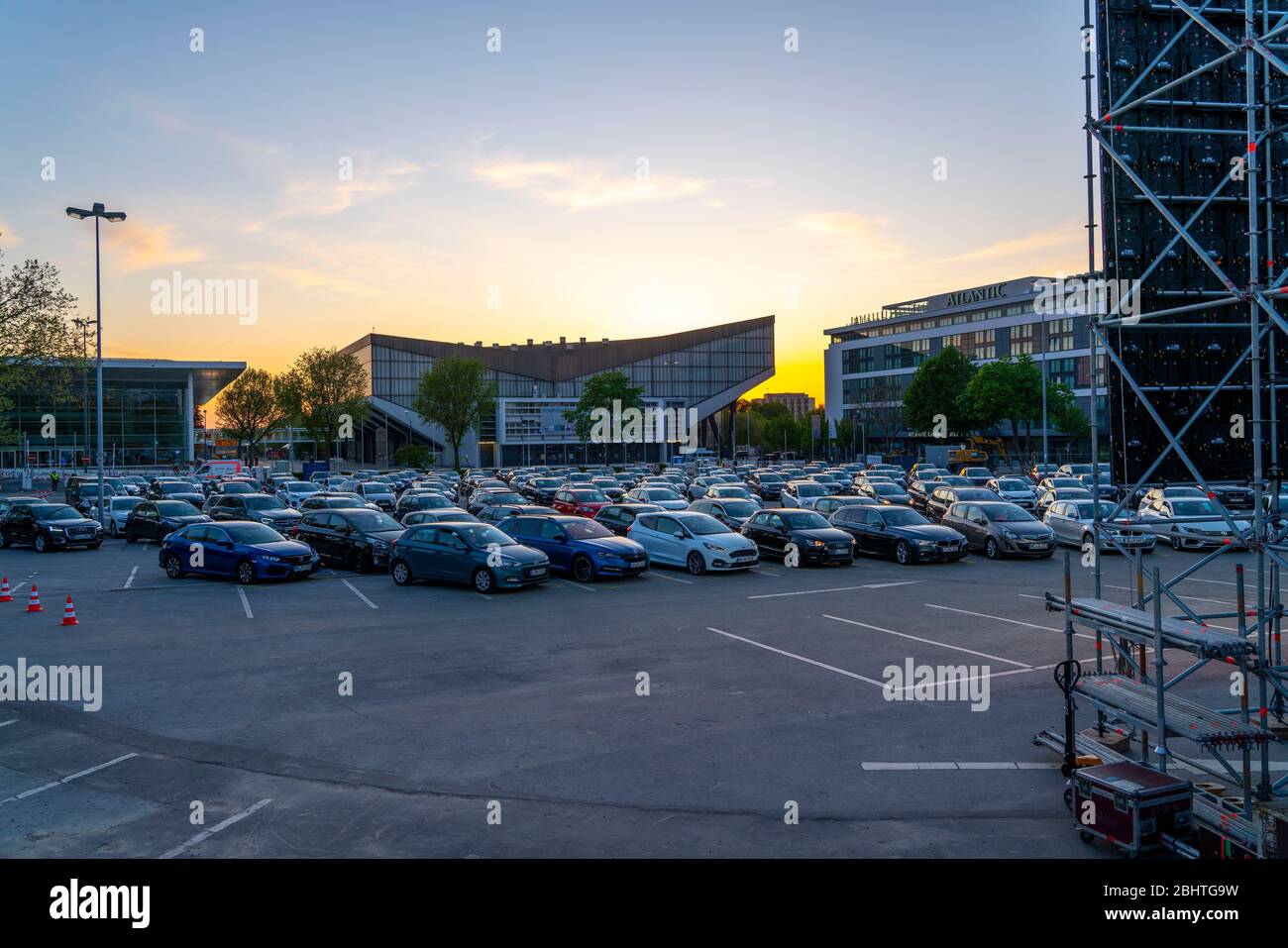 Cinéma temporaire, dans le parking devant le salon d'Essen, Grugahalle, grand écran LED, dans le quartier de RŸttenscheid, effets de TH Banque D'Images