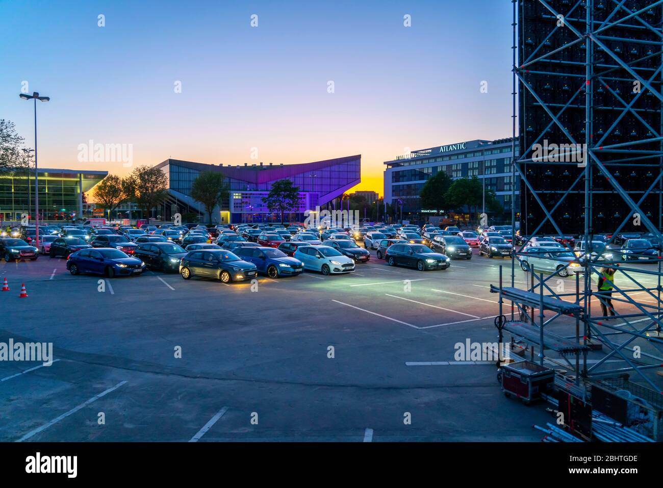 Cinéma temporaire, dans le parking devant le salon d'Essen, Grugahalle, grand écran LED, dans le quartier de RŸttenscheid, effets de TH Banque D'Images