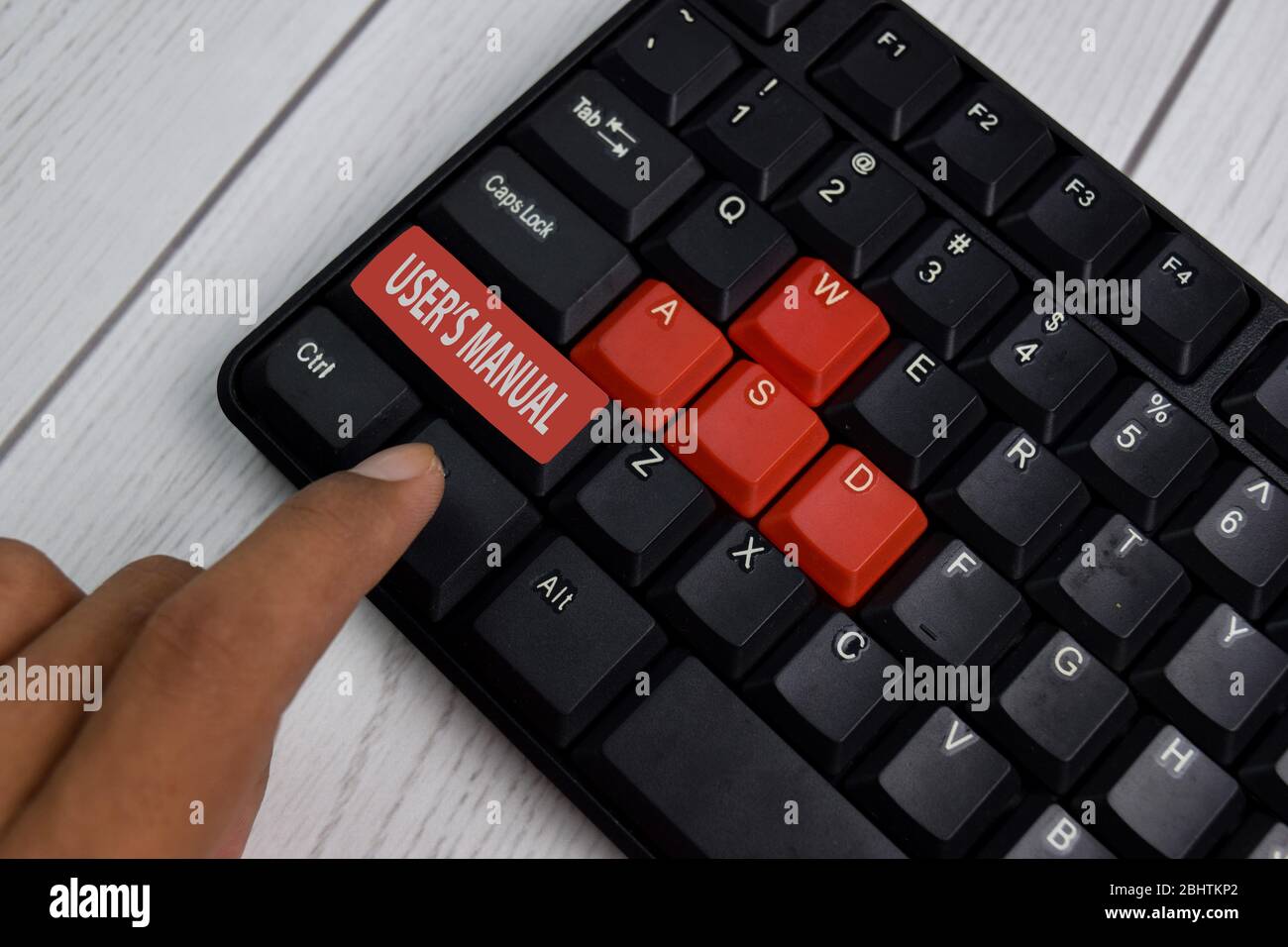 Manuel de l'utilisateur isolé sur le clavier de l'ordinateur portable. Banque D'Images