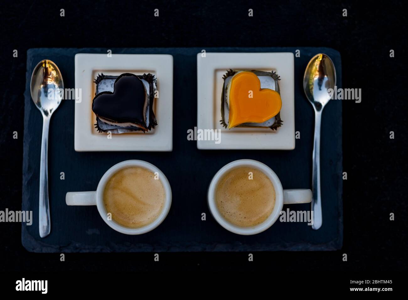 Un café avec des gâteaux Banque D'Images