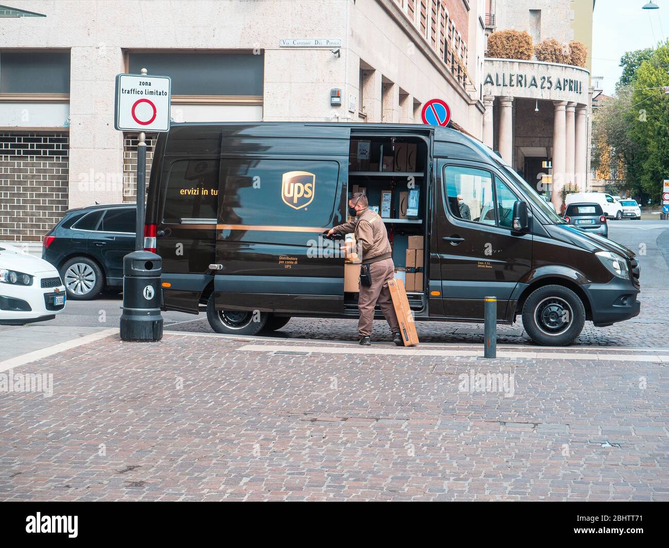 Ups Camion Banque d'image et photos - Alamy