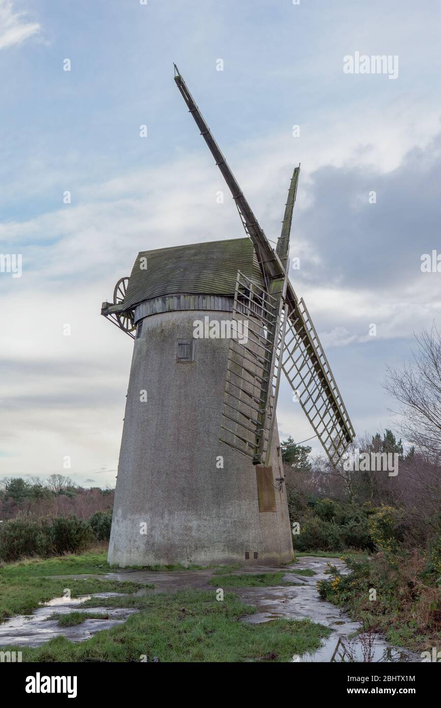 Le moulin à vent de Bidston Hill, Wirral, a été utilisé pour la mouture de farine de 1800 à 1875 et est ouvert au public certains week-ends d'été Banque D'Images