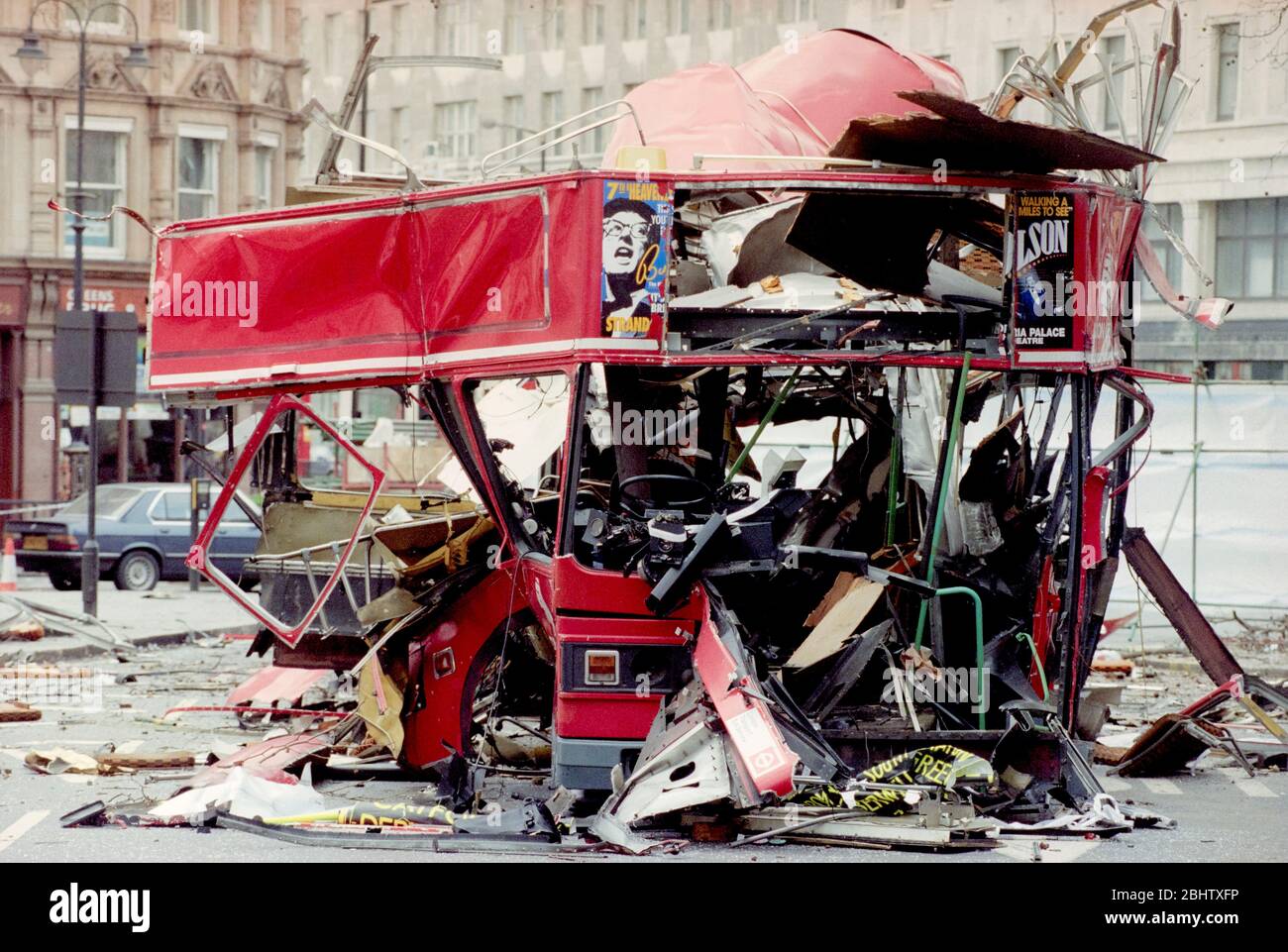 Les suites de l'attentat à la bombe Aldwych bus à Londres, le 18 février 1996. Un engin explosif improvisé porté par le républicain irlandais Edward O'Brien a explosé sur un bus 171. Banque D'Images