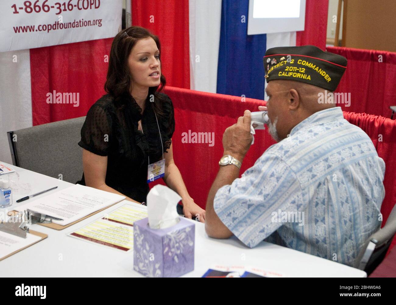 San Antonio, Texas, États-Unis, 31 août 2011 : un ancien combattant militaire âgé reçoit un dépistage de santé lors de la convention annuelle des vétérans des guerres étrangères. ©Marjorie Kamys Cotera/Daemmrich Photographie Banque D'Images