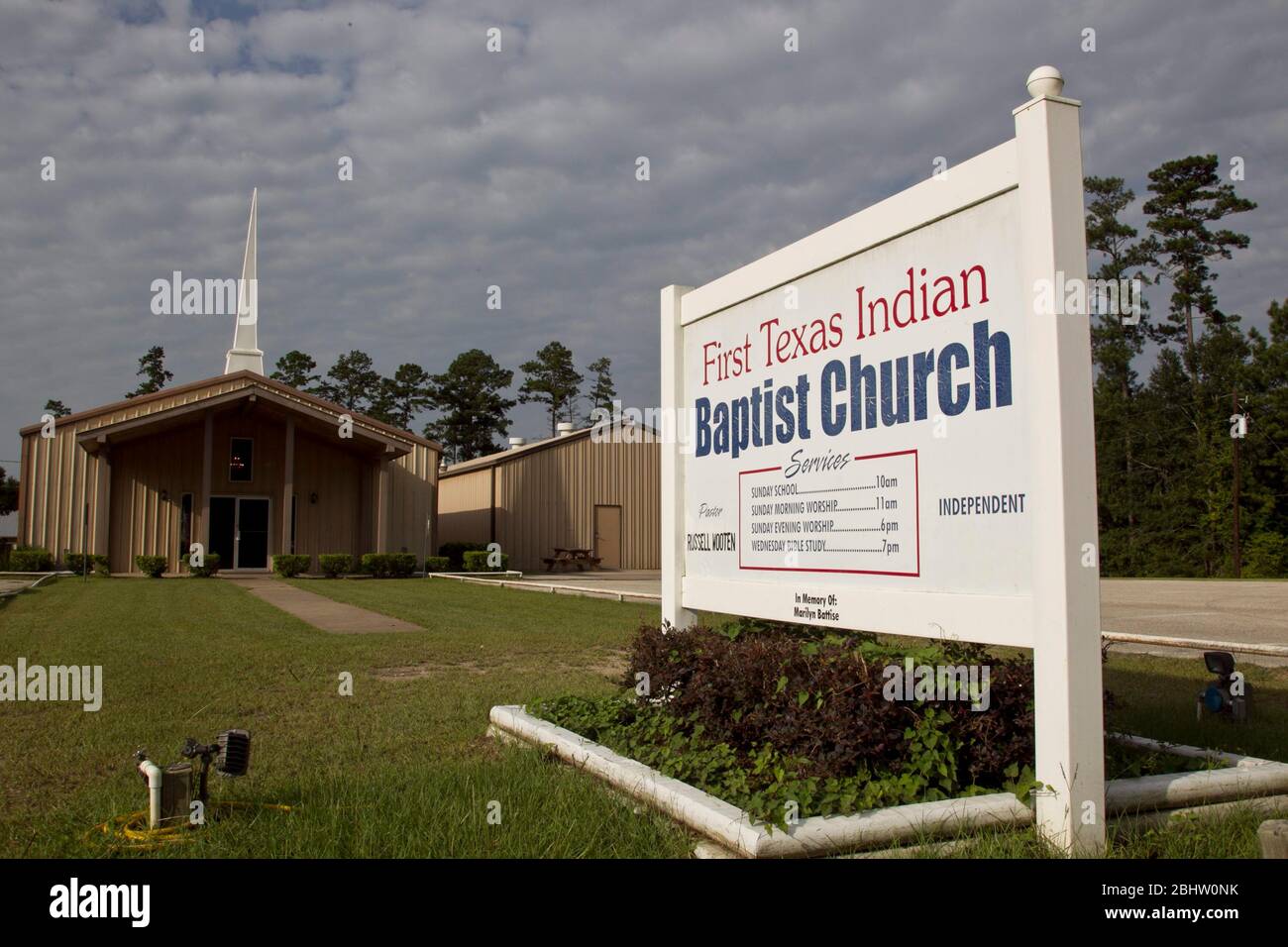 East Texas USA, 24 juillet 2011 : panneau pour la première église baptiste indienne du Texas sur la réserve de la tribu Alabama-Coushatta. ©Bob Daemmrich Banque D'Images