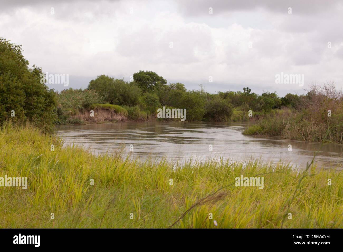 Brownsville, Texas États-Unis, septembre 2010 : Rio Grande River, la frontière internationale entre Brownsville Texas et Matamoros, Tamaulipas, Mexique. ©Bob Daemmrich Banque D'Images