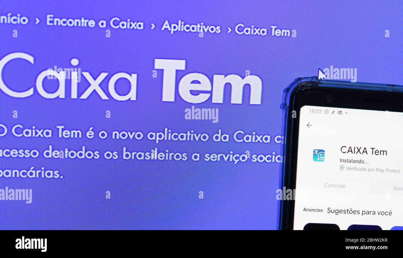 SÃO PAULO, SP - 27.04.2020: L'application Caixa TEM INDISPONIVEL - Caixa Econômica Caixa TEM n'est pas disponible pour l'accès et l'installation, laissant les utilisateurs sans accès à l'information pour utiliser la partie de l'aide d'urgence ce lundi (27). (Photo: Cesar Condhar/FotoArena) Banque D'Images