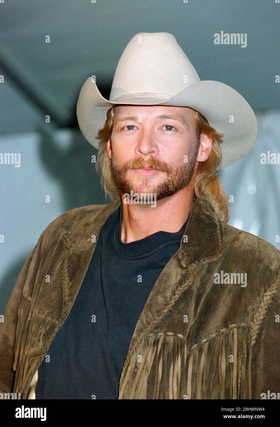 LOS ANGELES, CA. c. 1995: Chanteur de pays Alan Jackson. Photo du fichier © Paul Smith/Featureflash Banque D'Images