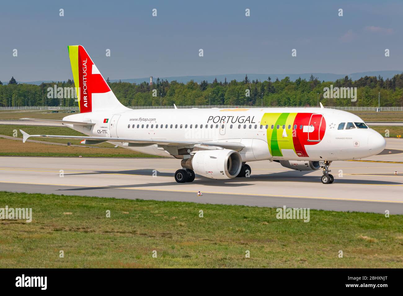 Francfort, Allemagne - 04 avril 2018 : AVION TAP Air Portugal Airbus A319-100 à l'aéroport international de Francfort (FRA) en Allemagne. Airbus est un manu d'avion Banque D'Images