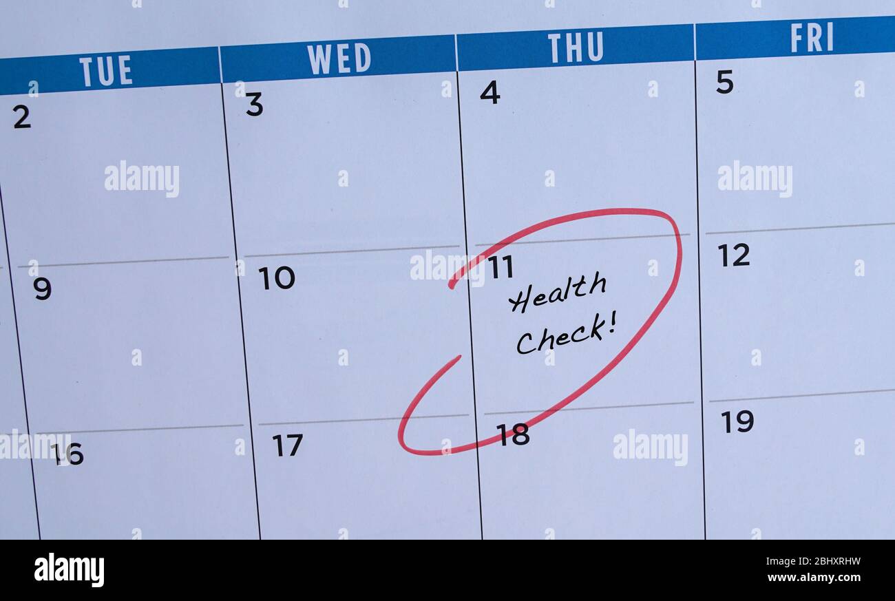 Bilan de santé, mots dans le calendrier. Entouré en rouge. Concept de dépistage médical ou de rappel. Banque D'Images