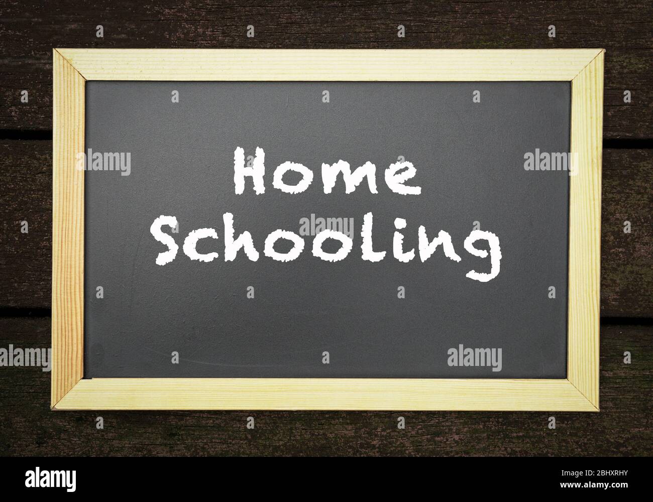 Homeschooling. Mots ou texte tapé sur tableau noir. Concept d'éducation. Banque D'Images