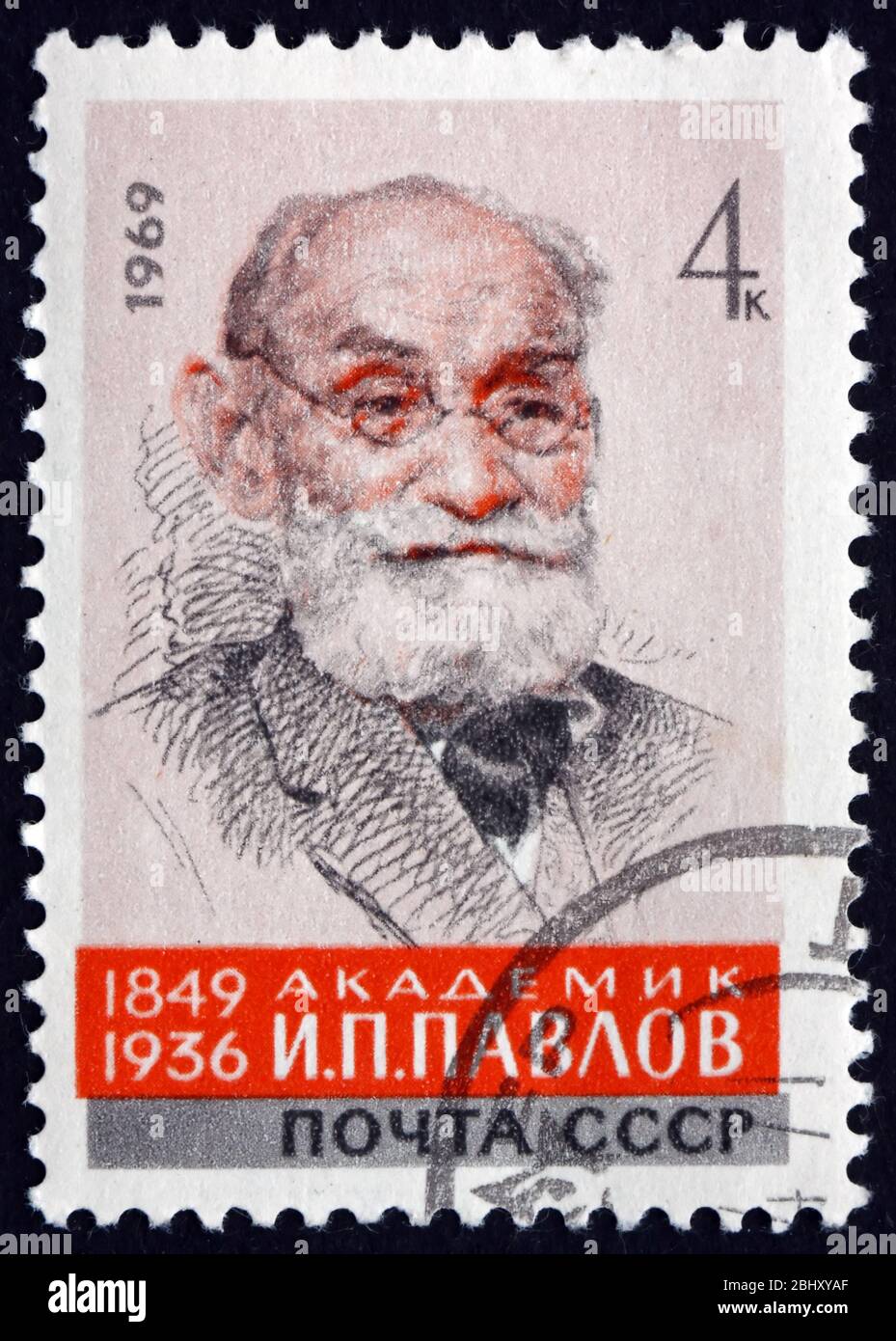 RUSSIE - VERS 1969 : un timbre imprimé en Russie montre Ivan Petrovich Pavlov, physiologue russe, vers 1969 Banque D'Images