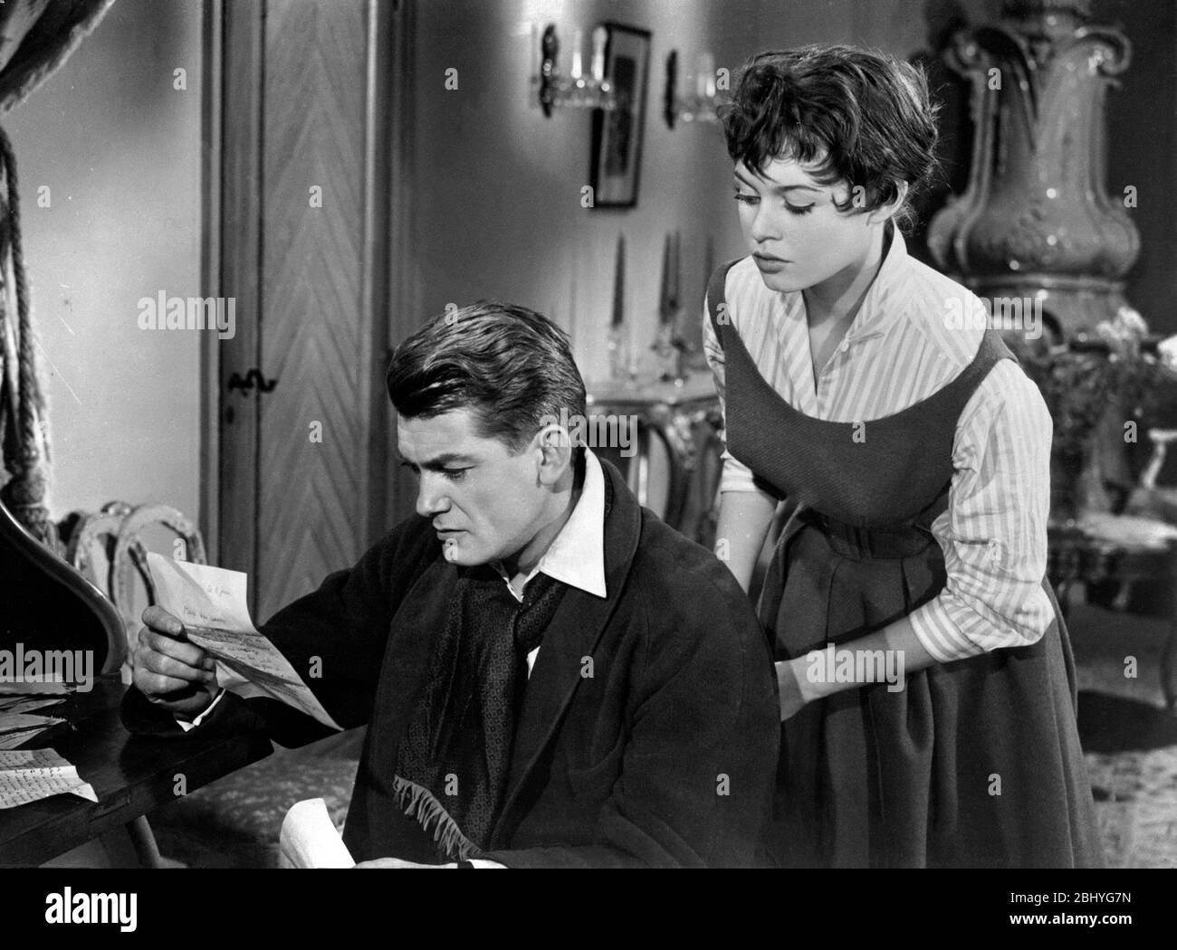 Dortoir des grandes année : 1953 France Directeur : Henri Decoin Jean Marais, Brigitte Bardot Banque D'Images