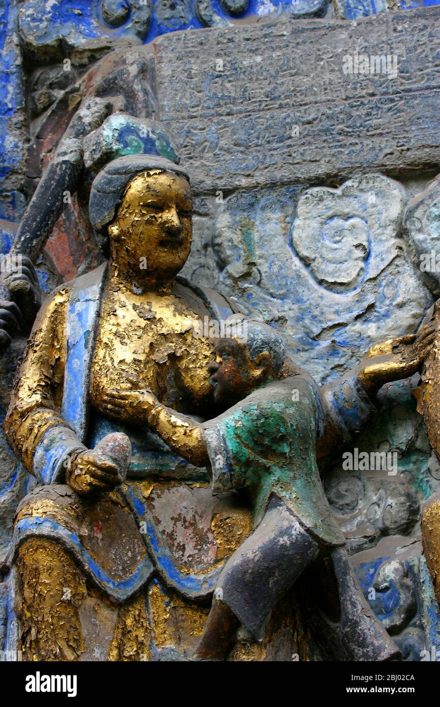 Encyclopédie des parents dans une photo déguisée No 6 Breastfeeding et élever Grace (chanson du Sud) Baodingshan Stone Carving Dazu Chongqing Banque D'Images