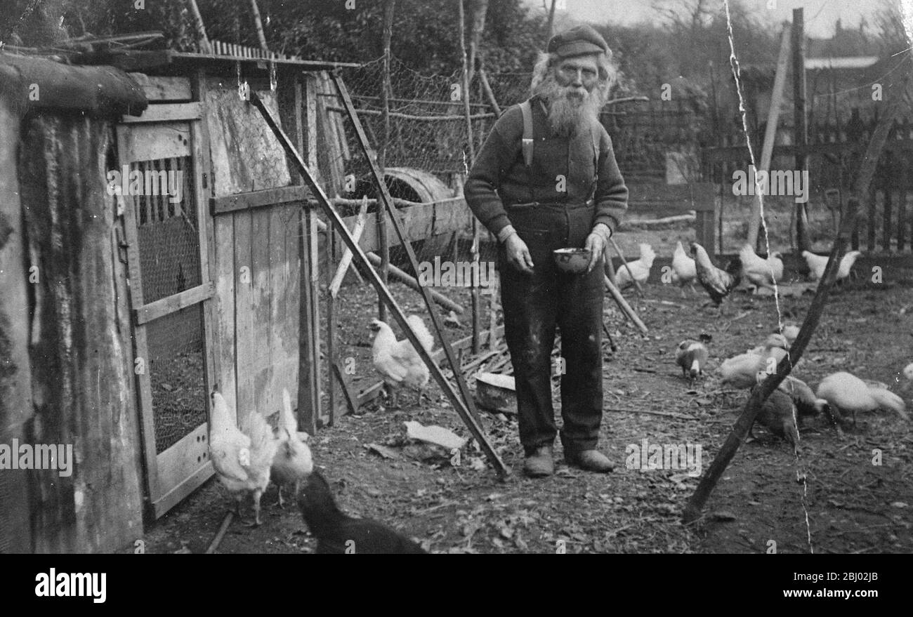 Citrons pour la longévité - vétéran de Crimée français 103 ans - Jacob du Bray vétéran de Crimée français qui a récemment célébré son 103 e anniversaire à Douvres . Le Bray attribue son grand âge à boire du citron . Sa cinquième femme vit - 8 février 1923 Banque D'Images
