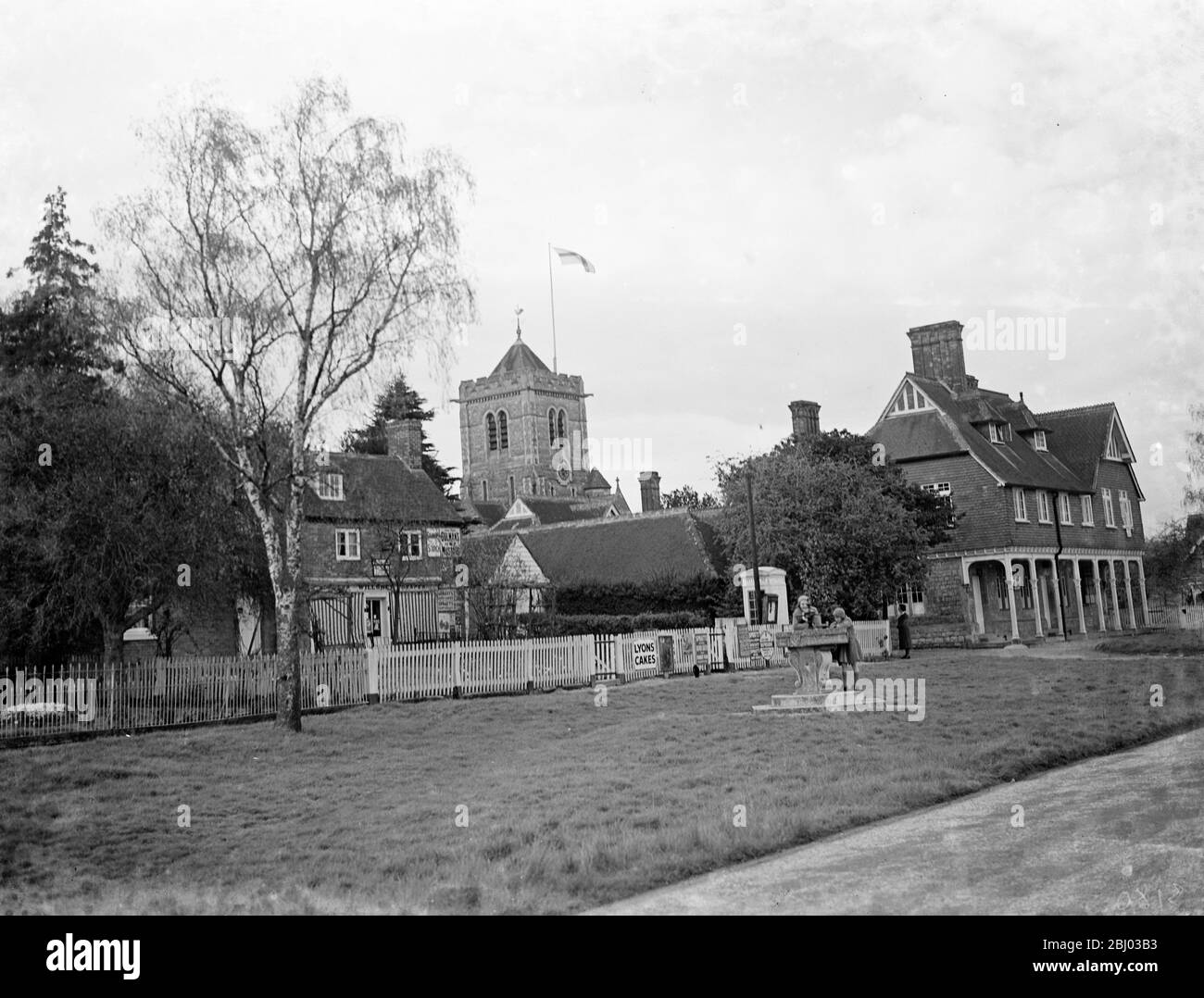 Fontaine à boire de Shipbourne dans le Kent . - 1936 . Banque D'Images