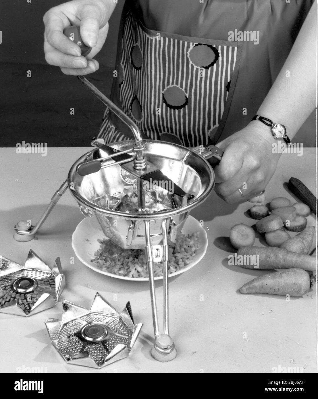 Cuisine équipement Grater et Shredder 1961 Banque D'Images