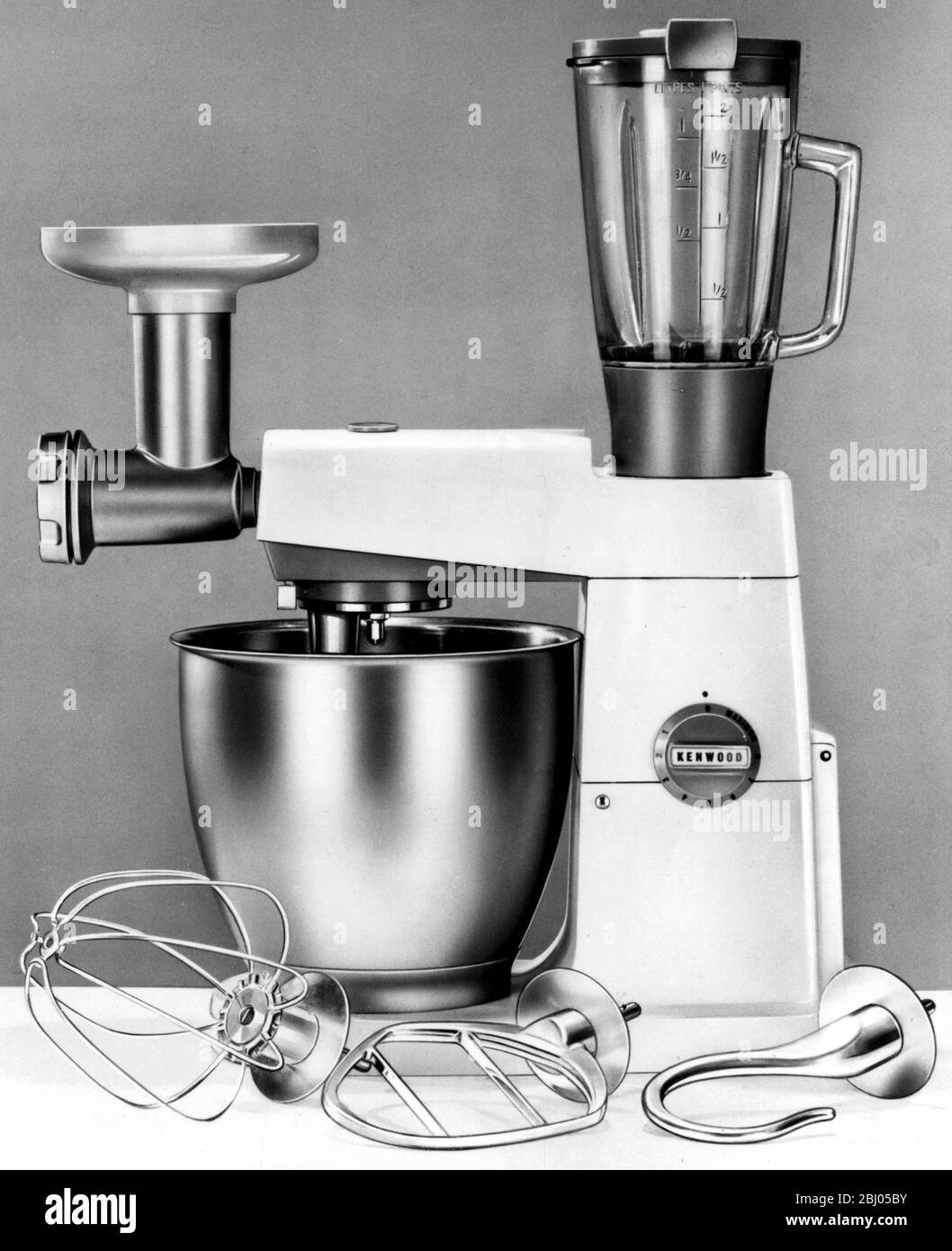 Kenwood Chef Electric Mixer. Coûte 31 £ 10 s - 7 février 1959 Banque D'Images