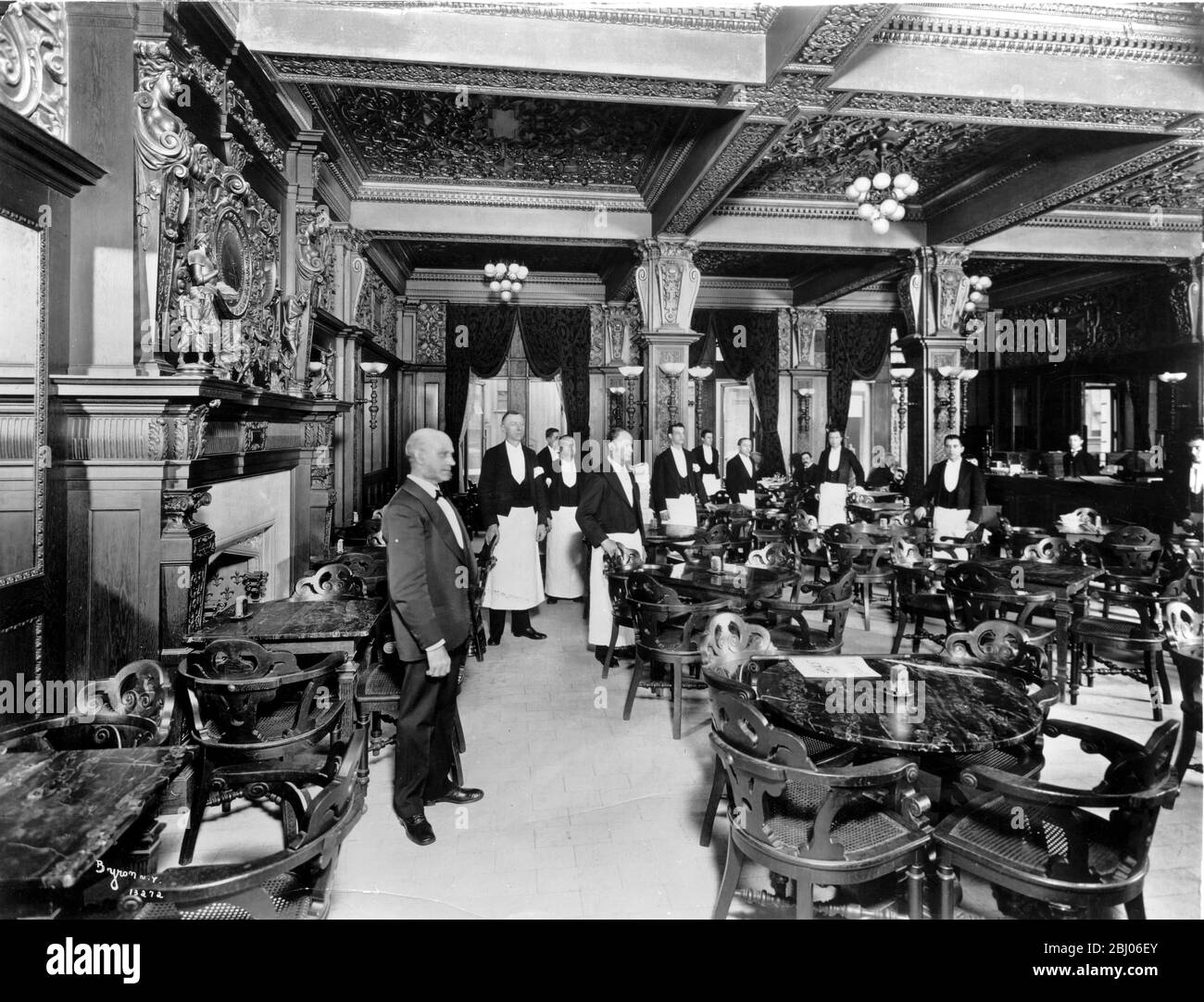 Les hommes à la salle à manger du Delmonico Cinquième Avenue et 44th Street 1901 Banque D'Images