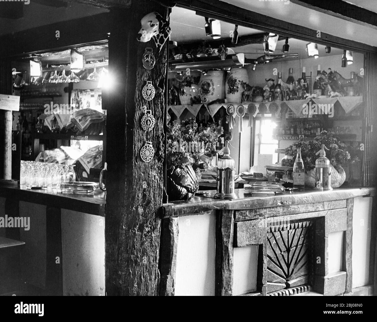 La maison publique du chien à pois. - Smarts Hill, Penshurst, Kent, Angleterre - 10 juillet 1963 Banque D'Images