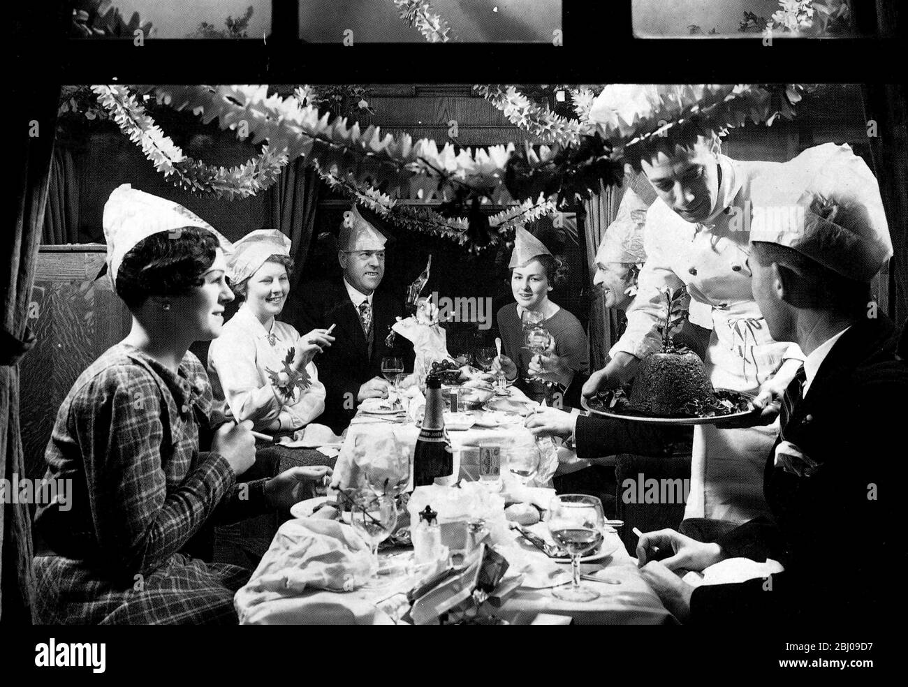 Noël voyageurs sur Londres Midland et les chemins de fer écossais. Décembre 1935 Banque D'Images