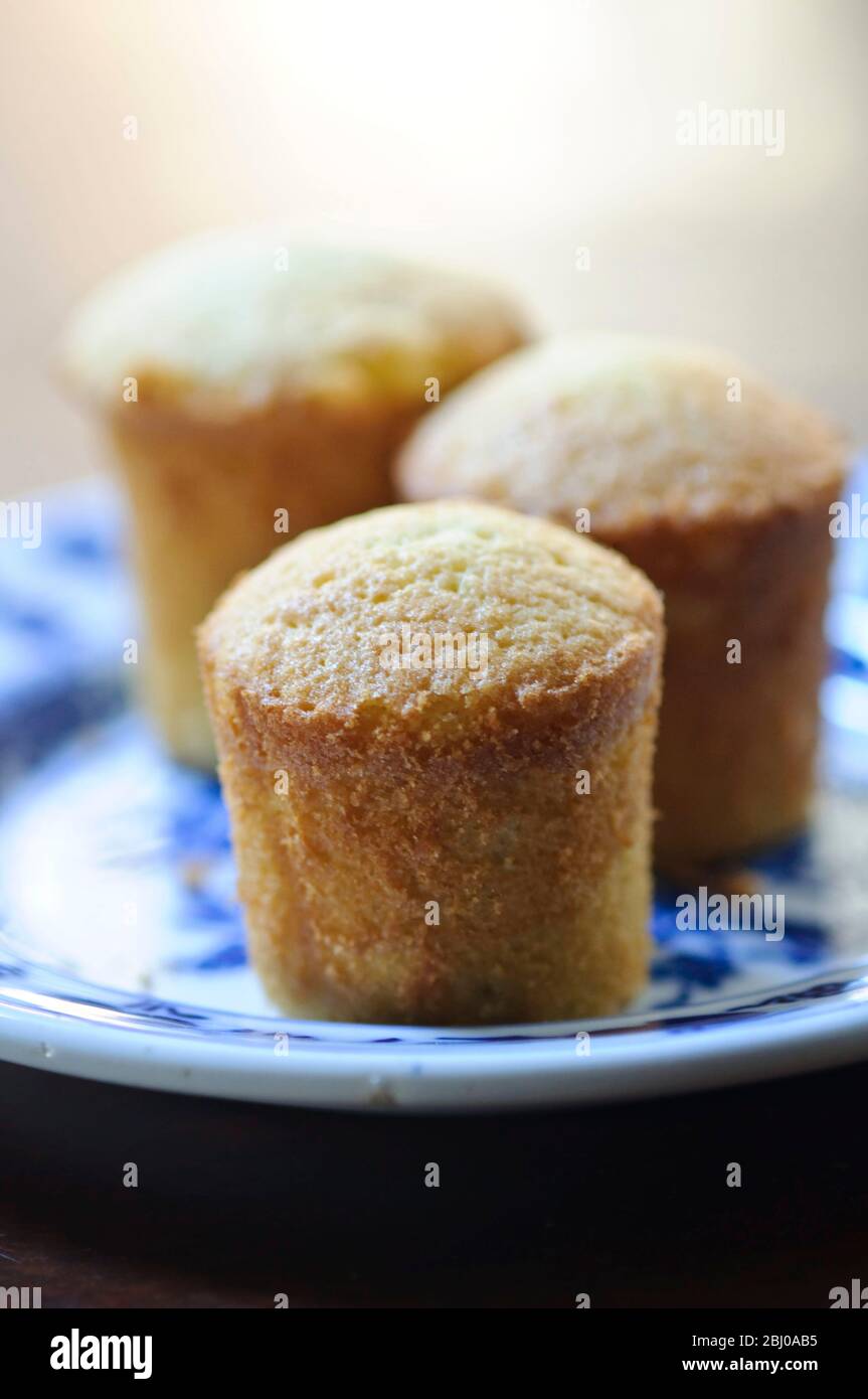 Petits muffins aux amandes maison. Recette disponible Banque D'Images