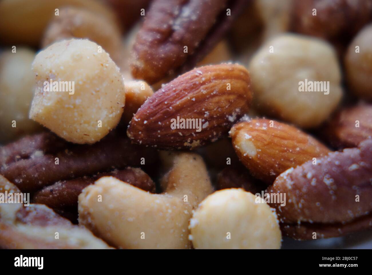 Sélection de noix salées mélangées - Banque D'Images