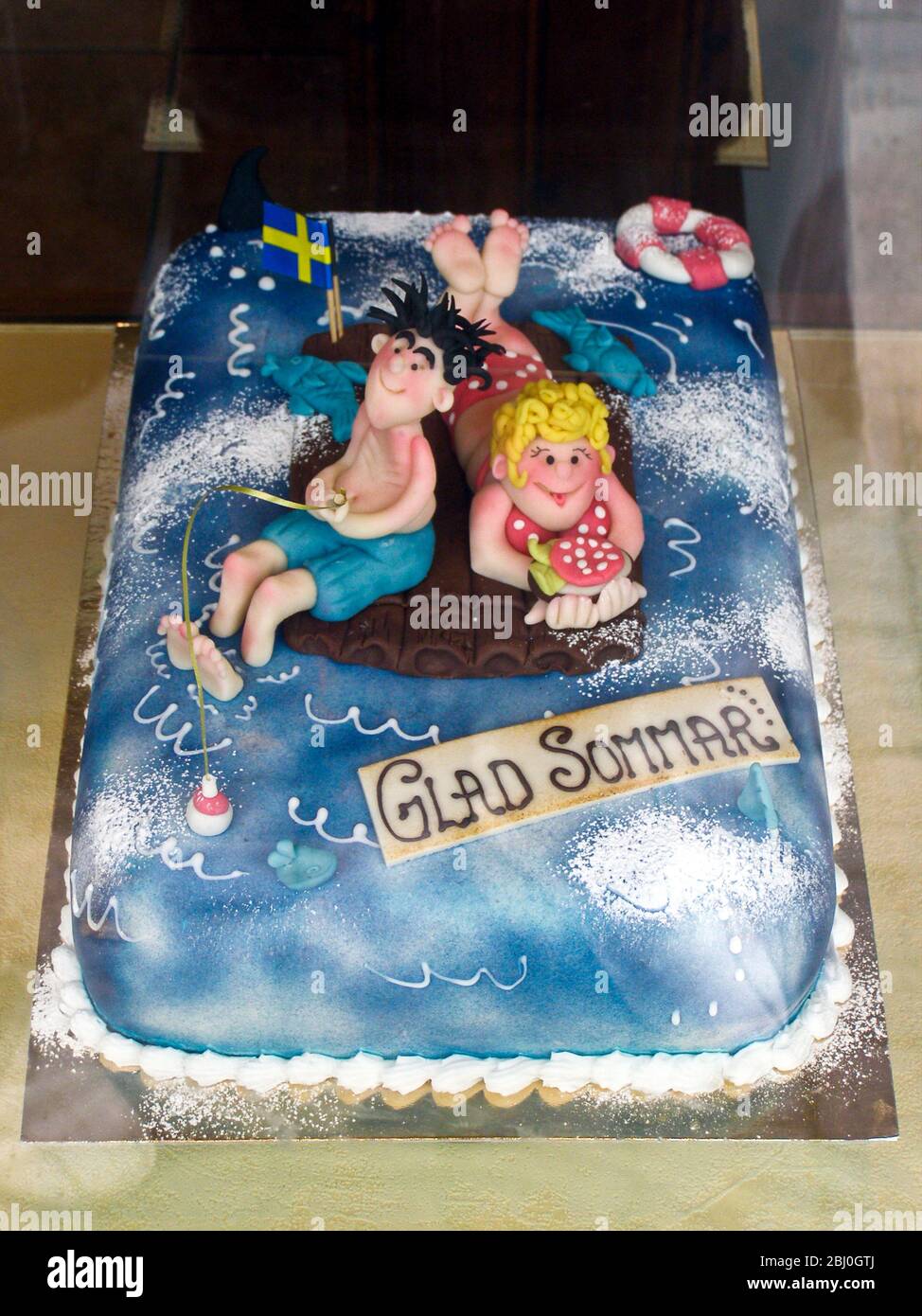 Gateau De Fete D Ete Dans La Fenetre De La Boutique De Gateaux A Haga Goteborg Suede Photo Stock Alamy