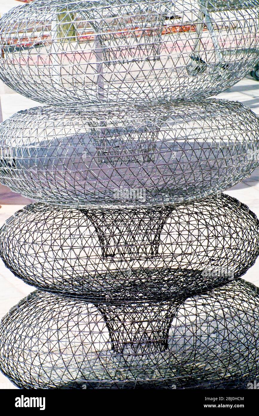 Pots de pêche empilés - Banque D'Images