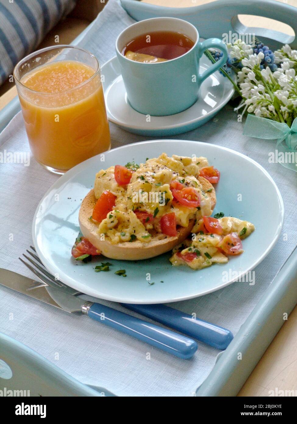 Plateau de petit déjeuner pour la fête des mères - Banque D'Images Plateau de petit déjeuner pour la fête des mères - Banque D'Images