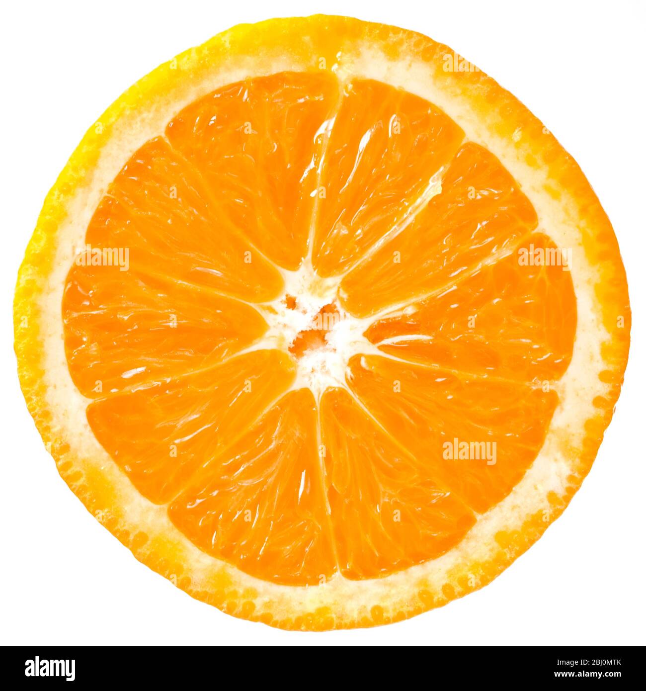 Face coupée de moitié orange sur fond blanc - Banque D'Images