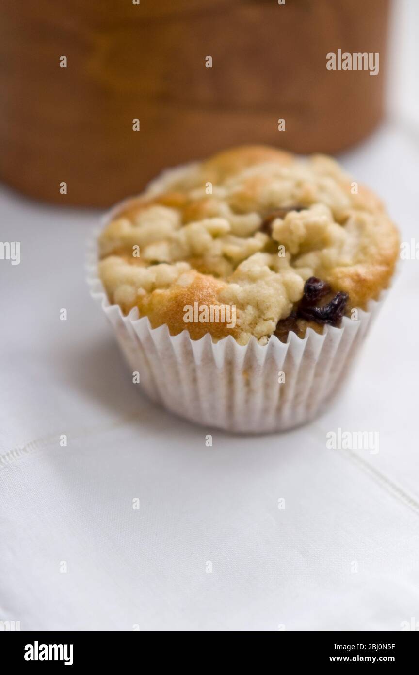 Petit muffin à cassis avec pomme râpée - Banque D'Images