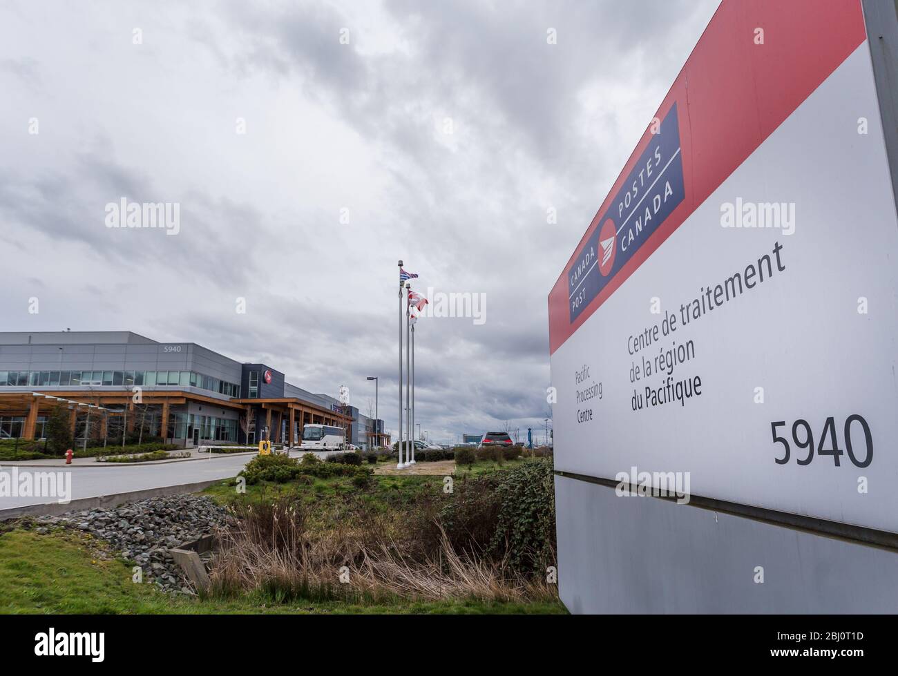 RICHMOND, C.-B., CANADA - 29 MARS 2020 : le centre de traitement pacifc de CanadaPost près de YVR. Banque D'Images