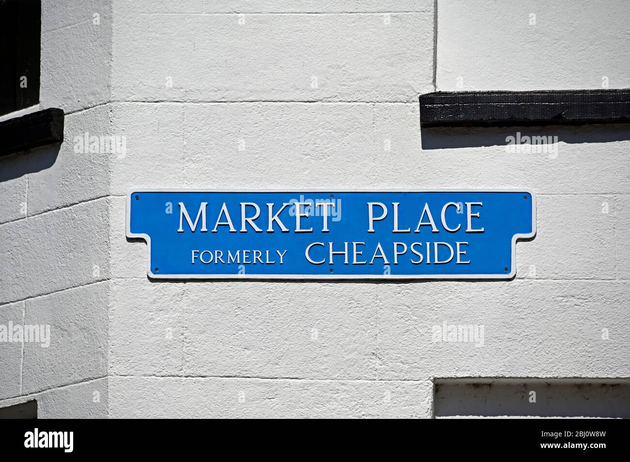 Plaque signalétique de la rue. Place du marché anciennement Cheapside. Kendal, Cumbria, Angleterre, Royaume-Uni, Europe. Banque D'Images