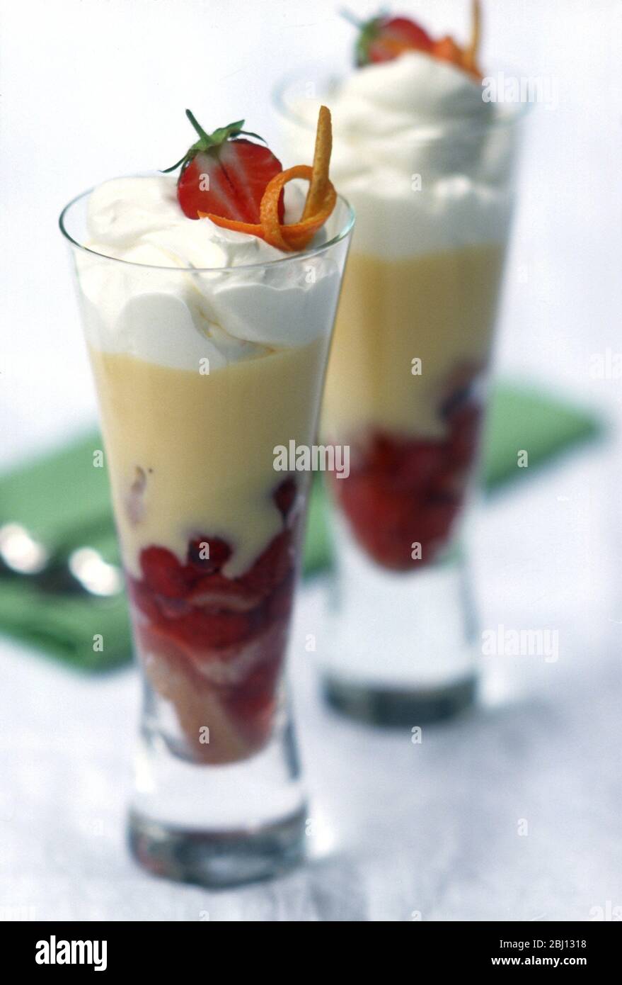 Dessert fraise - Banque D'Images
