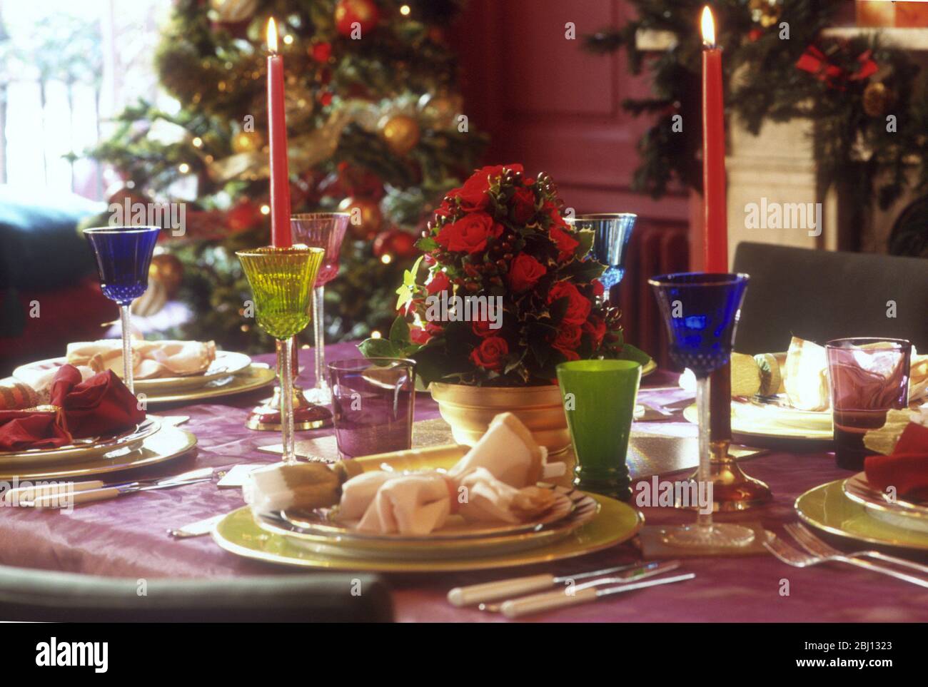 Table et décorée pour le repas de Noël - Banque D'Images