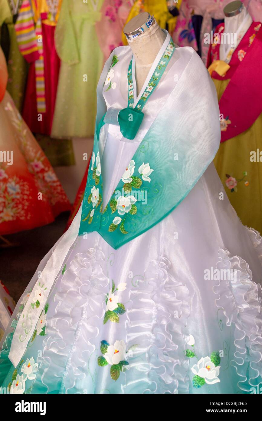 Hanbok, costumes traditionnels coréens traditionnels colorés pour les festivals, les célébrations et les cérémonies. Banque D'Images