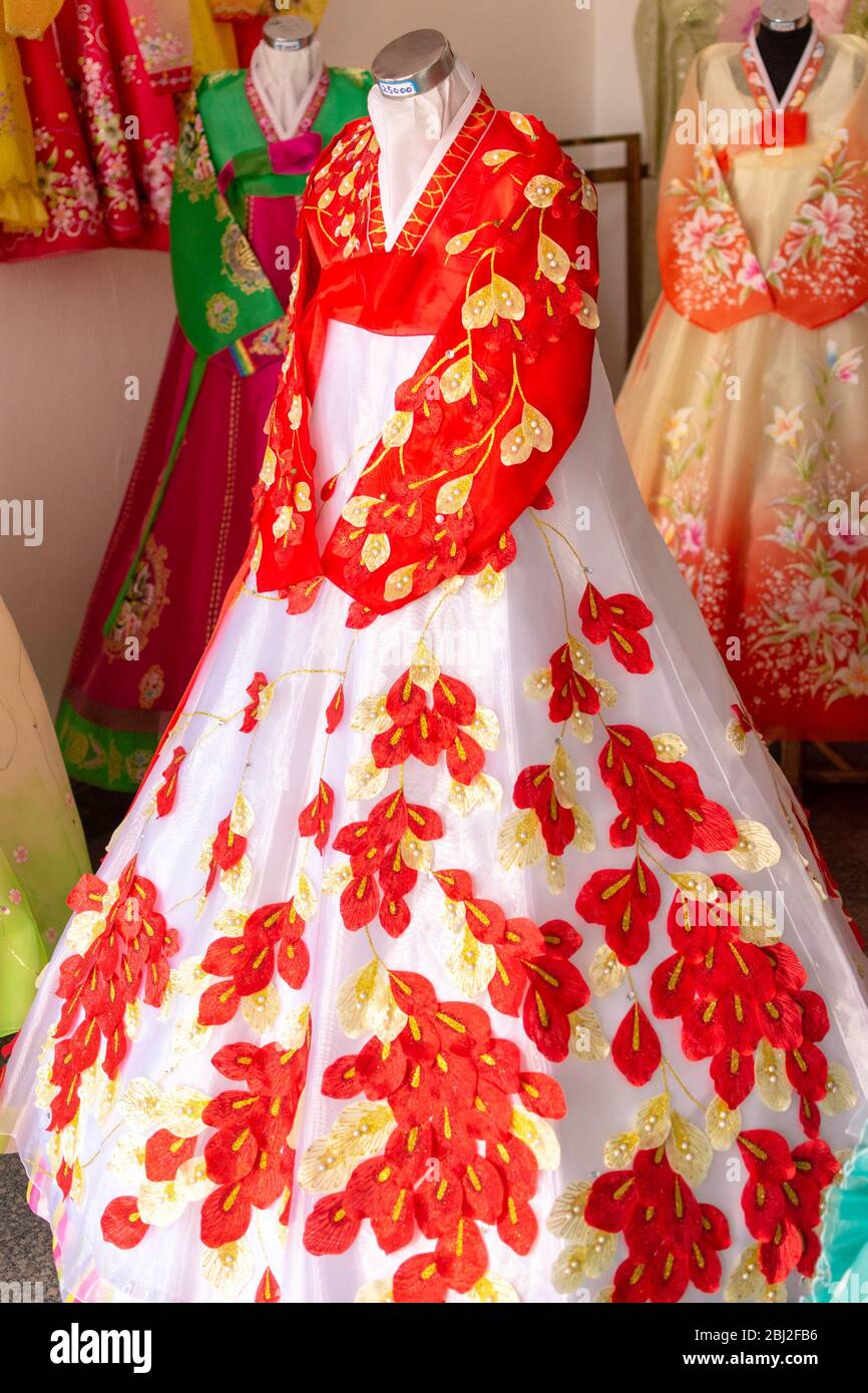 Hanbok, costumes traditionnels coréens traditionnels colorés pour les festivals, les célébrations et les cérémonies. Banque D'Images