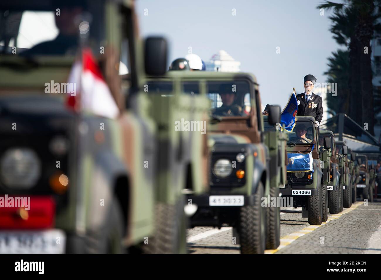 Izmir, Turquie - 29 octobre 2019. Convoi militaire de SUV à la place de la République d'Izmir Turquie le jour de la République de Turquie. Banque D'Images
