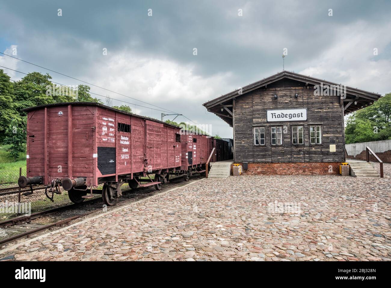 Les wagons de bétail utilisés par les nazis pour les déportations des Juifs, exposés à la gare de Radegast à l'ancien Ghetto de Litzmannstadt à Lodz, Pologne Banque D'Images