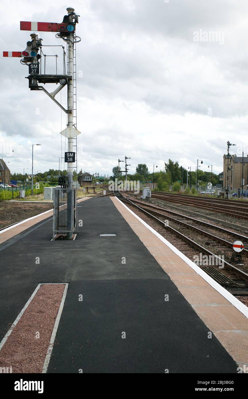 Sémaphore signale à une gare en Ecosse - trains signaux plate-forme arrêt sémaphores sémaphore. Gare de Stirling 2010. ROYAUME-UNI Banque D'Images