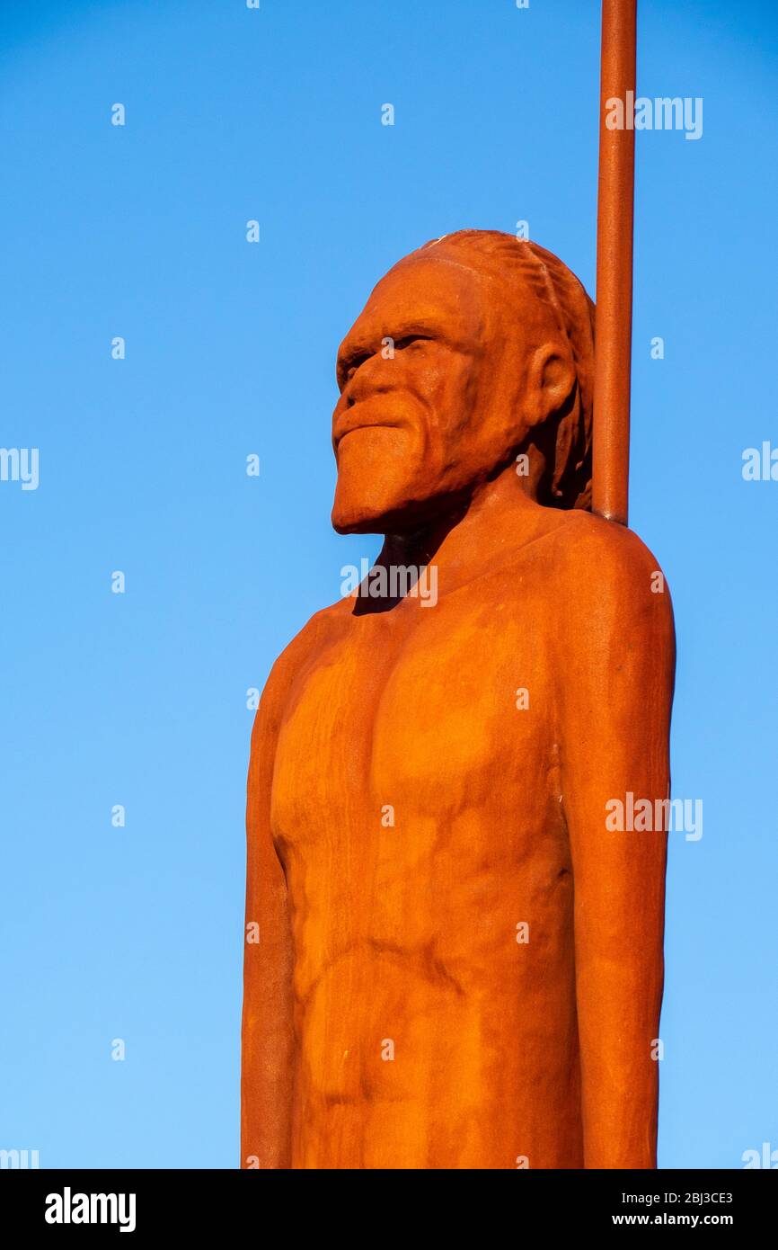 Statue de Yirin par le sculpteur Tjyllyungoo situé sur Yagan Square, dans le quartier des affaires de Perth, Australie occidentale. Banque D'Images