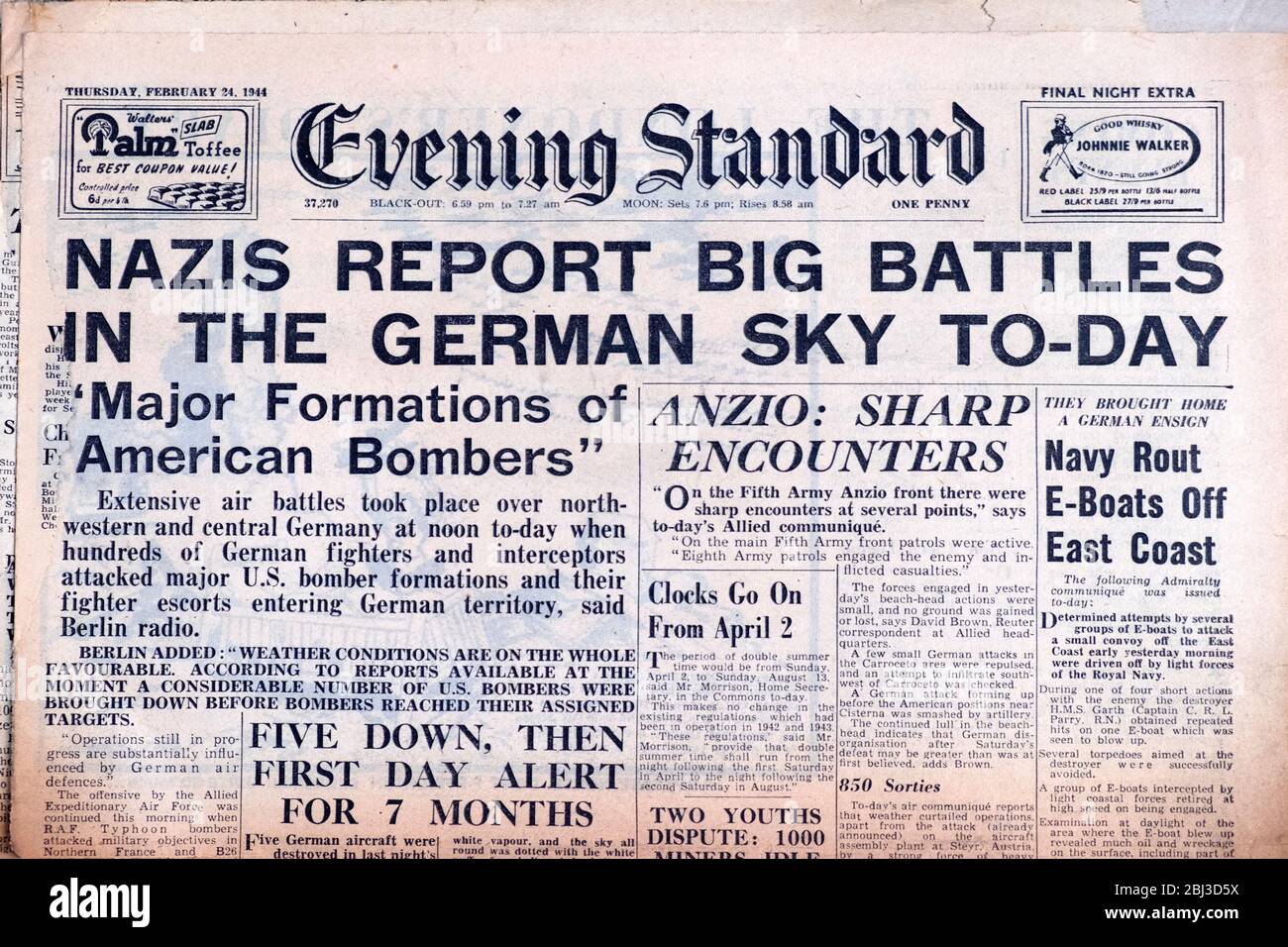 "Nazis Report Big Battles in the German Sky to-Day" page d'accueil British Evening Standard WWII journaux titres 24 février 1944 Londres Angleterre Royaume-Uni Banque D'Images