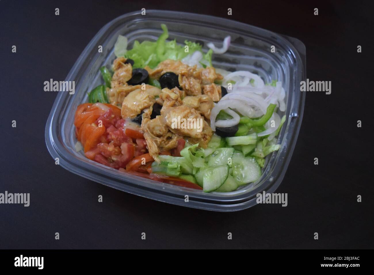 Salade de poulet Tikka avec espace pour ajouter du texte Banque D'Images
