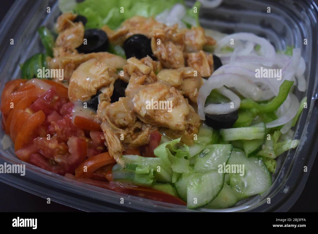 Salade de poulet Tikka avec espace pour ajouter du texte Banque D'Images