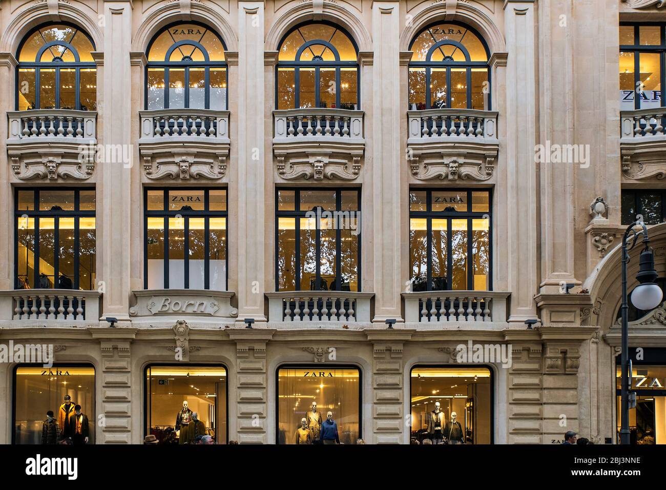 Grand magasin Zara à Palma en Espagne Photo Stock - Alamy