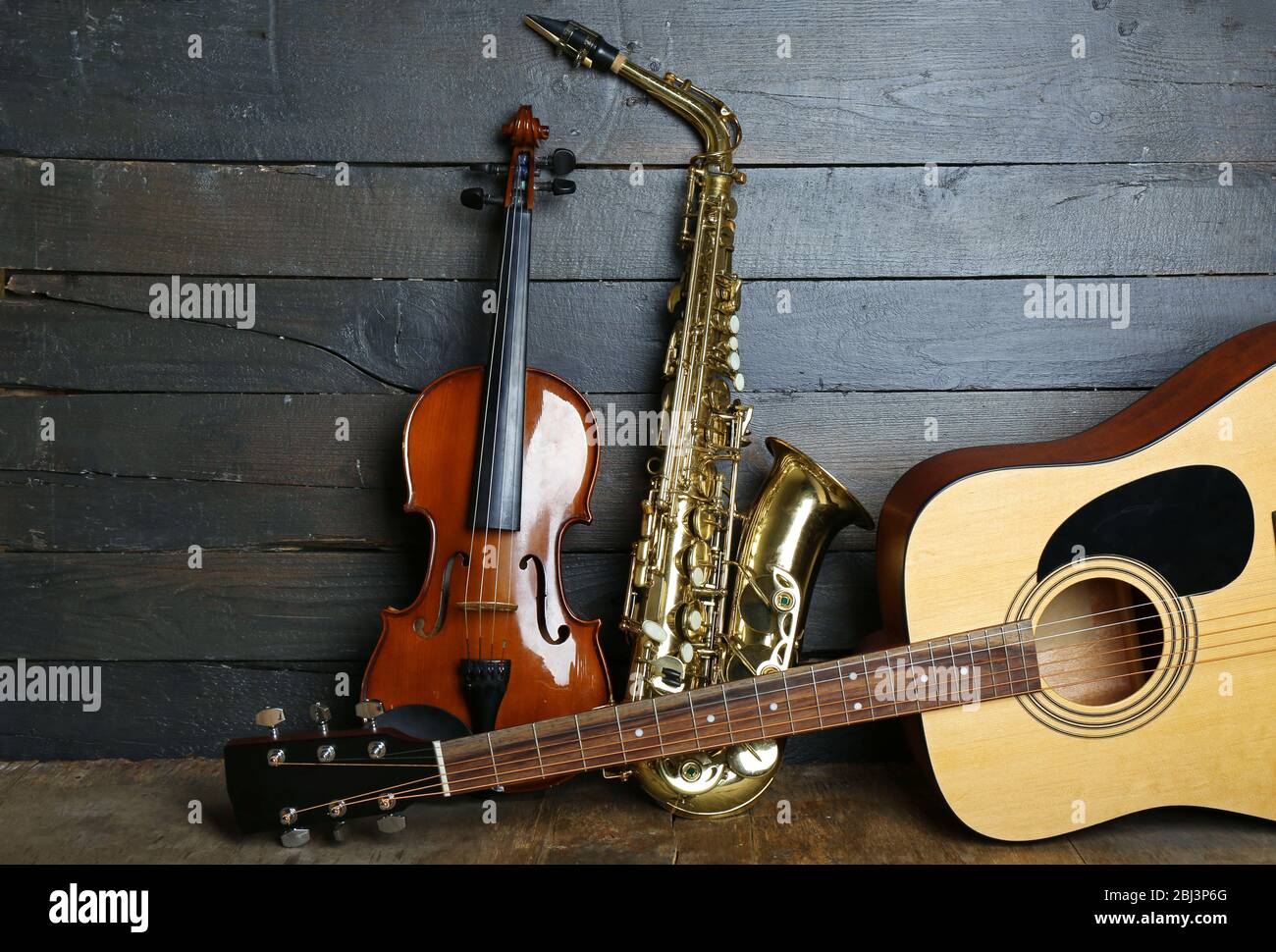 Instruments de musique sur fond en bois Banque D'Images